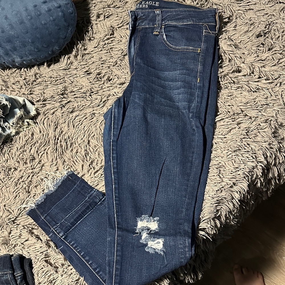 American Eagle Outfitters Women's Distressed Dark Blue Cropped Jeans